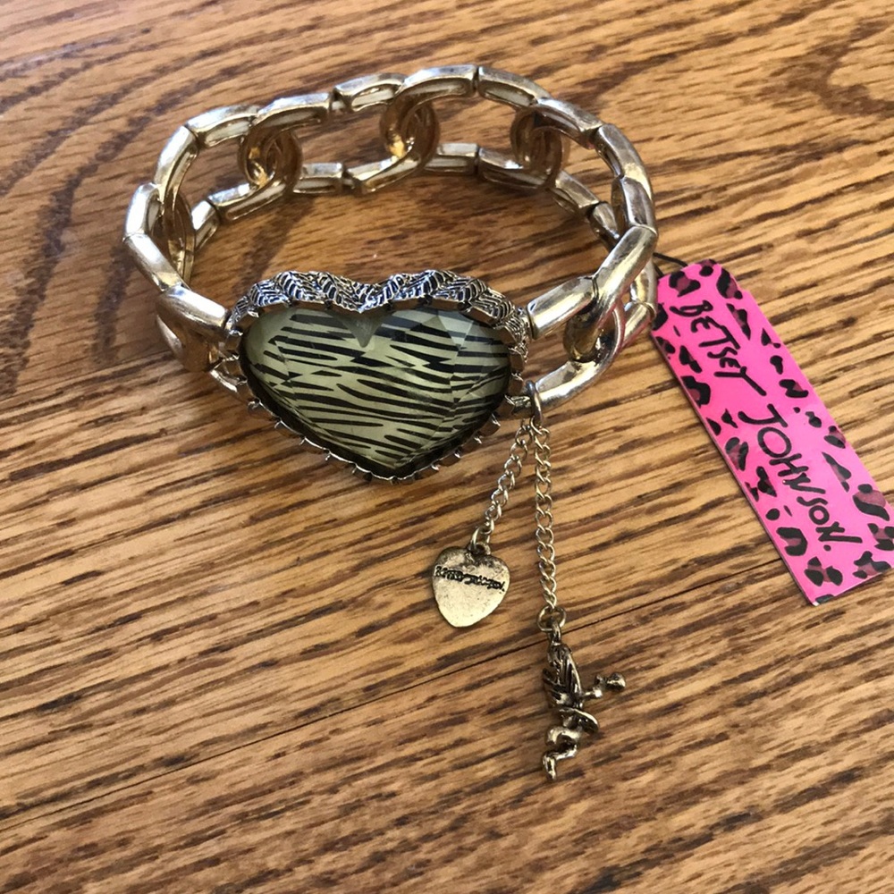 Betsy Johnson stretch heart bracelet